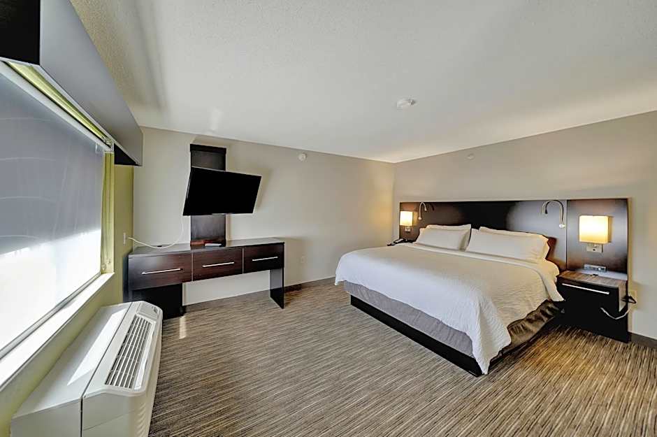 Photo 1 of 16 of Executive 1 King Bed Suite, Jetted Tub