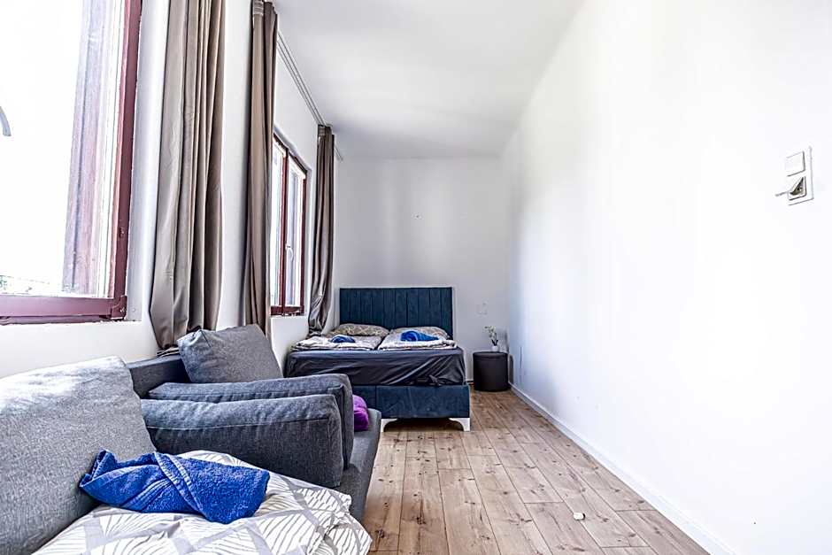 Comfy Rooms in Shared villa with Terrace and Garden