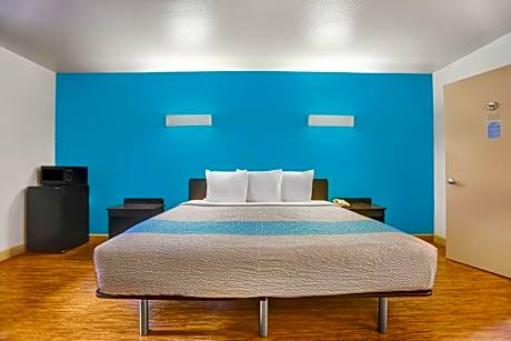 King Room - Disability Access - Non-Smoking