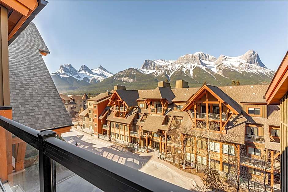 Spectacular Penthouse With Amazing Views, Indoor Pool and Hot tub