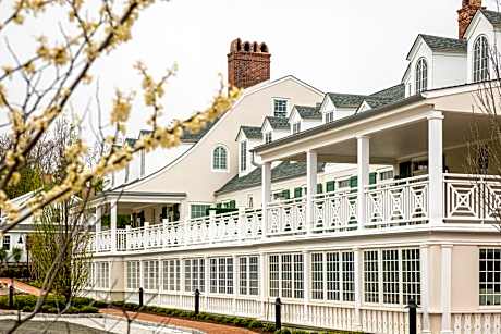 Canoe Place Inn & Cottages