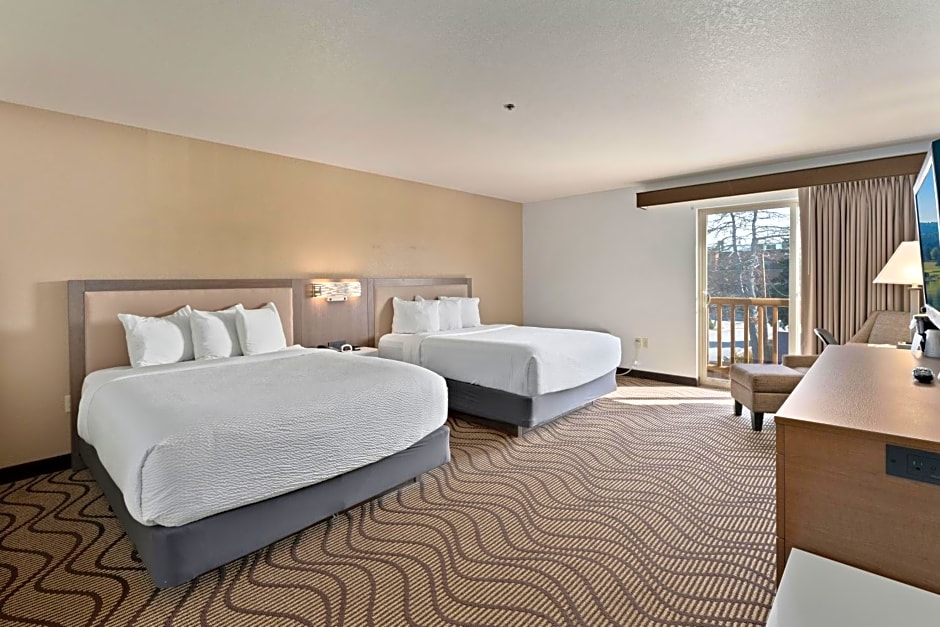 Cedar Street Hotel & Suites