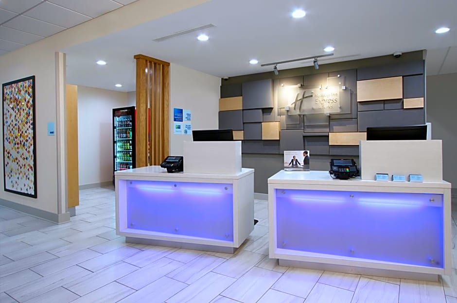 Holiday Inn Express & Suites - Lake Charles South Casino Area, an IHG Hotel