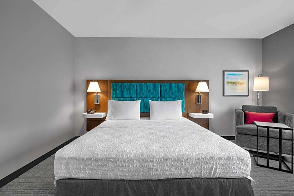Hampton Inn & Suites Bakersfield Central