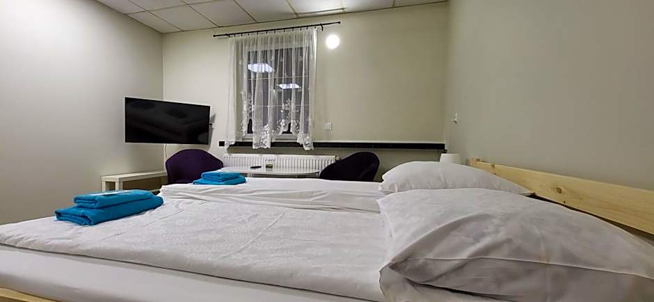 ETNA - Hostel -Noclegi Rzeszów 24 Pokoje -PARKING-