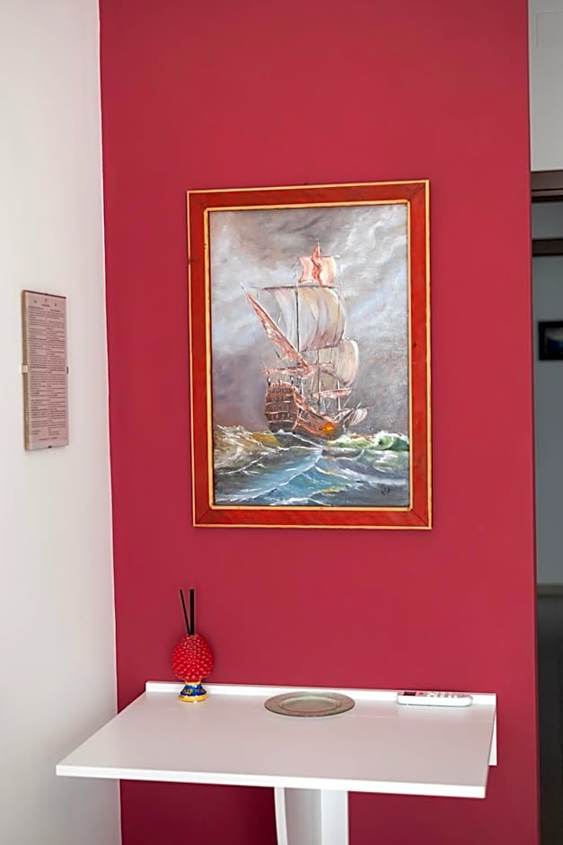 PalerMonAmour Art Gallery Suite