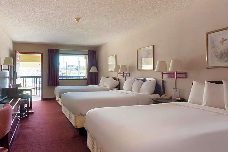 Days Inn by Wyndham Adairsville