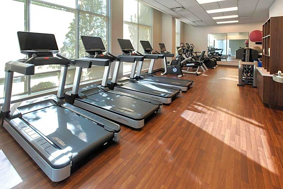 Courtyard by Marriott Philadelphia South at The Navy Yard