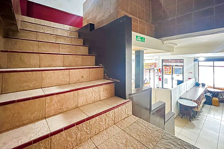 Urbanview Hotel Transit near Bandara Sultan Hasanuddin – Maros, CA