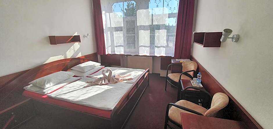 Photo 1 of 11 of Double Room
