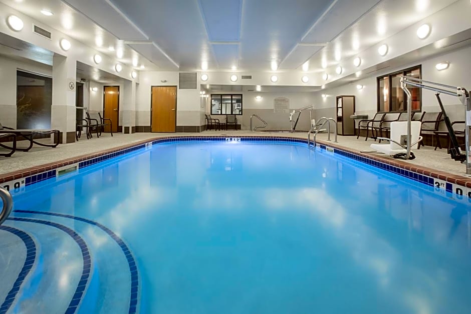 Holiday Inn Express Suites Yankton Hotel By IHG