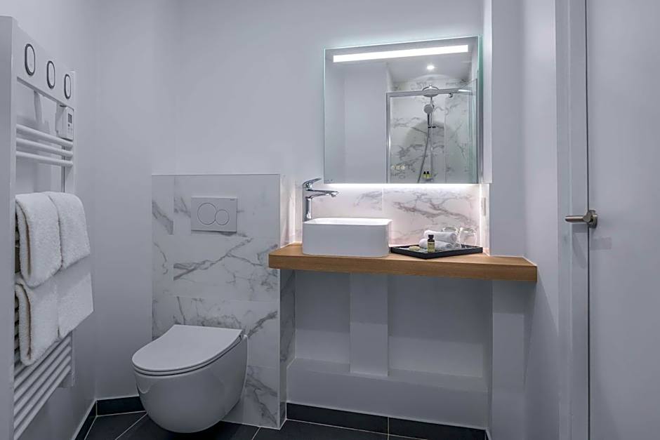 Hotel Camille Paris, Tapestry Collection by Hilton