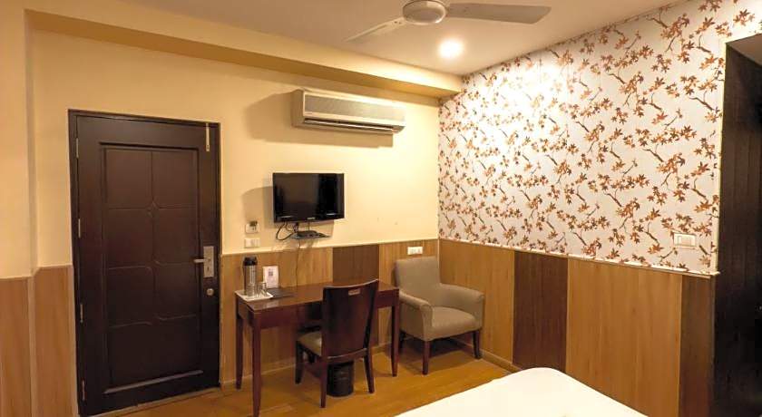 Hotel Royal Palm - A Budget Hotel in Udaipur