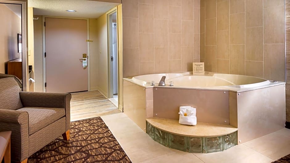 Holiday Inn Hotel & Suites Warren by IHG