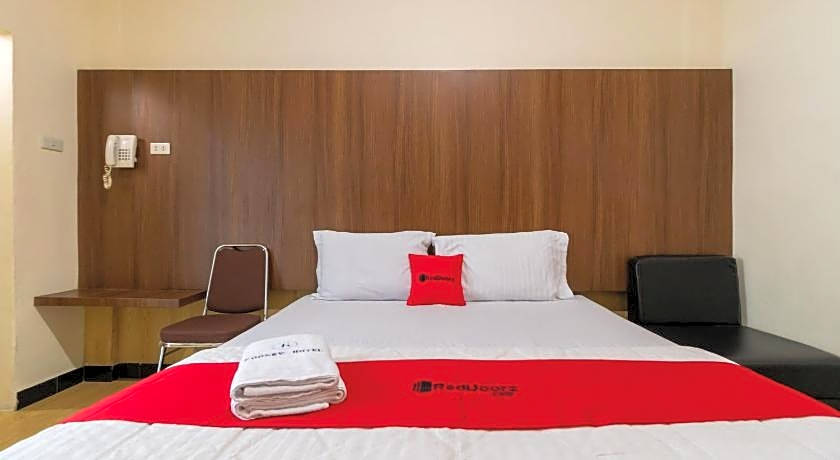 RedDoorz Plus near Ramayana Pematangsiantar