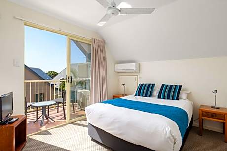 Three-Bedroom Apartment with Spa Bath