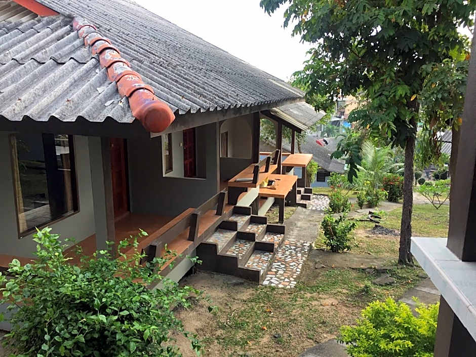 PHUPHA Bungalow Haad Rin