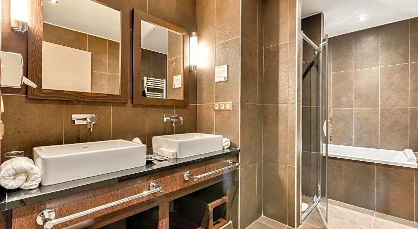 Zenitude Hotel la Valadiere, an Ascend Collection Hotel