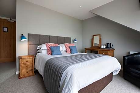 Deluxe King Feature Guest Room