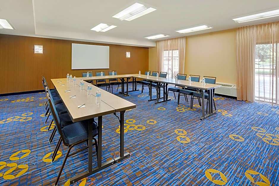 Courtyard by Marriott Dallas Addison/Midway