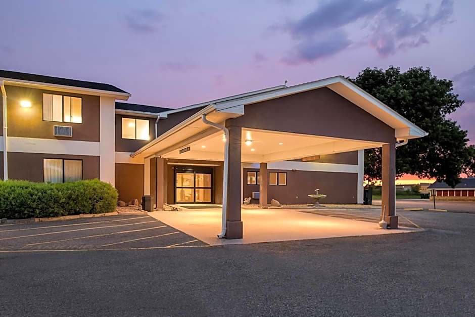 Super 8 by Wyndham Blue Earth