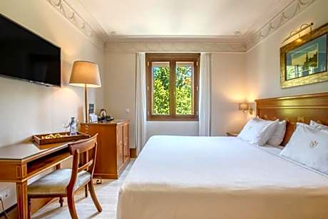 Double or Twin Room with City View