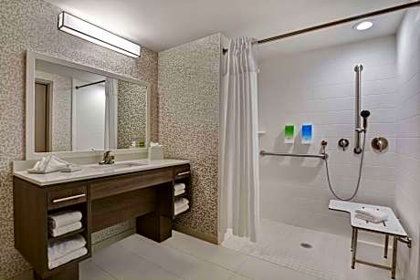 1King Mobilty/Hearing Access 3X3Shw Suite Ns