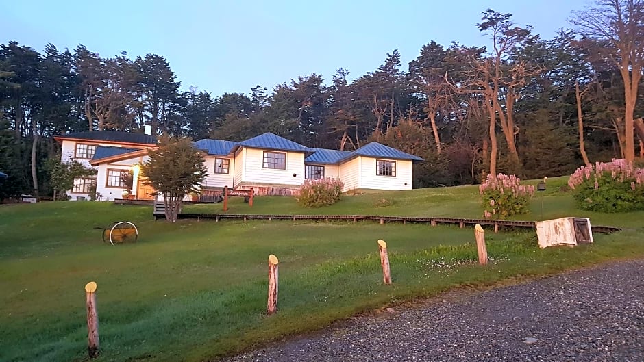 CabaÃ±as Del Martial