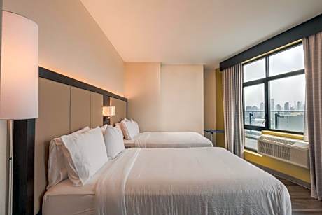 Standard Queen Room with Two Queen Beds and Skyline View - Pet-Friendly