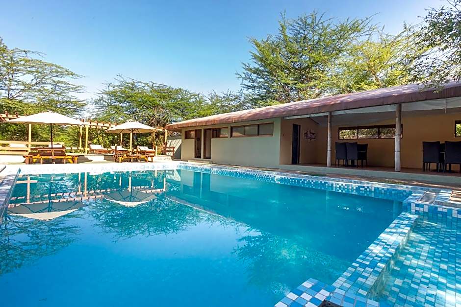 PrideInn Mara Camp & Cottages