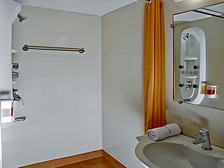 Ginger East Delhi, Vivek Vihar