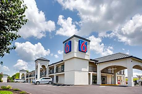 Motel 6-White House, TN