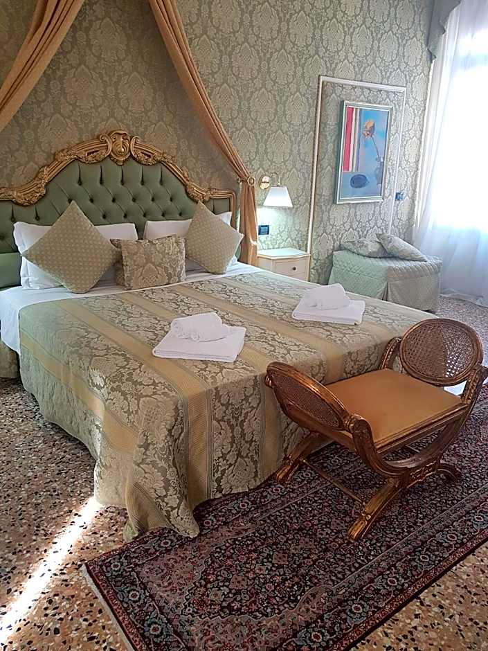 Friendly Venice Suites