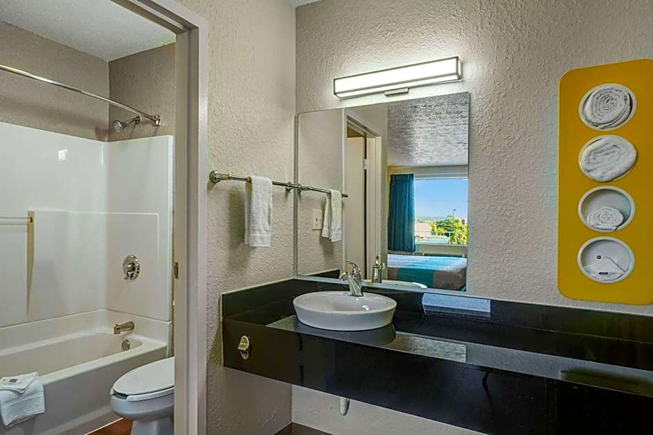 Motel 6-Lexington, KY - East I-75