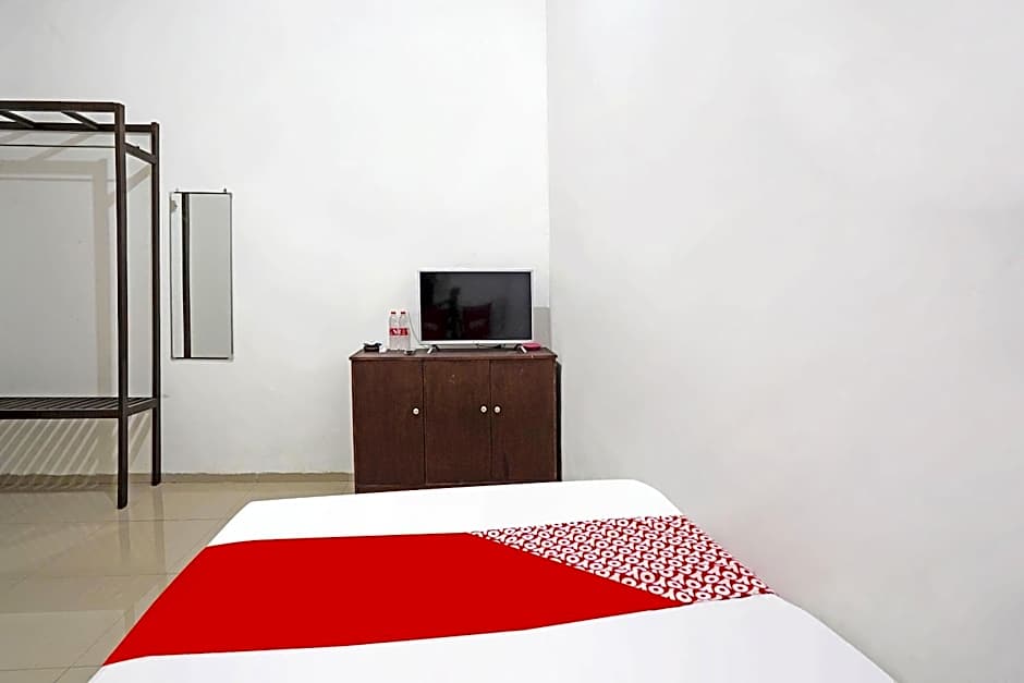 OYO Life 91670 Mannsur Homestay Syariah