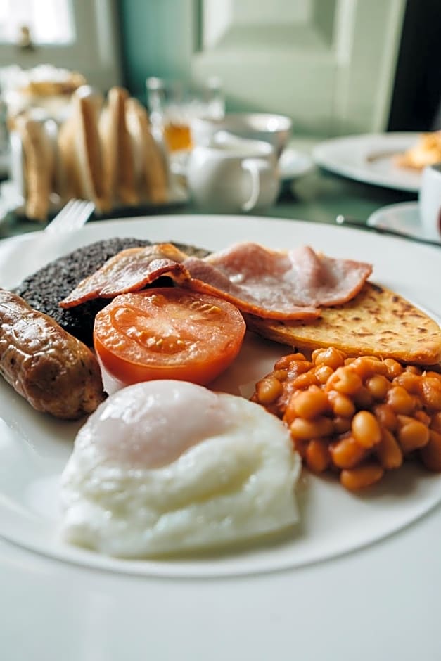 Monkstadt 1745 Restaurant with Rooms