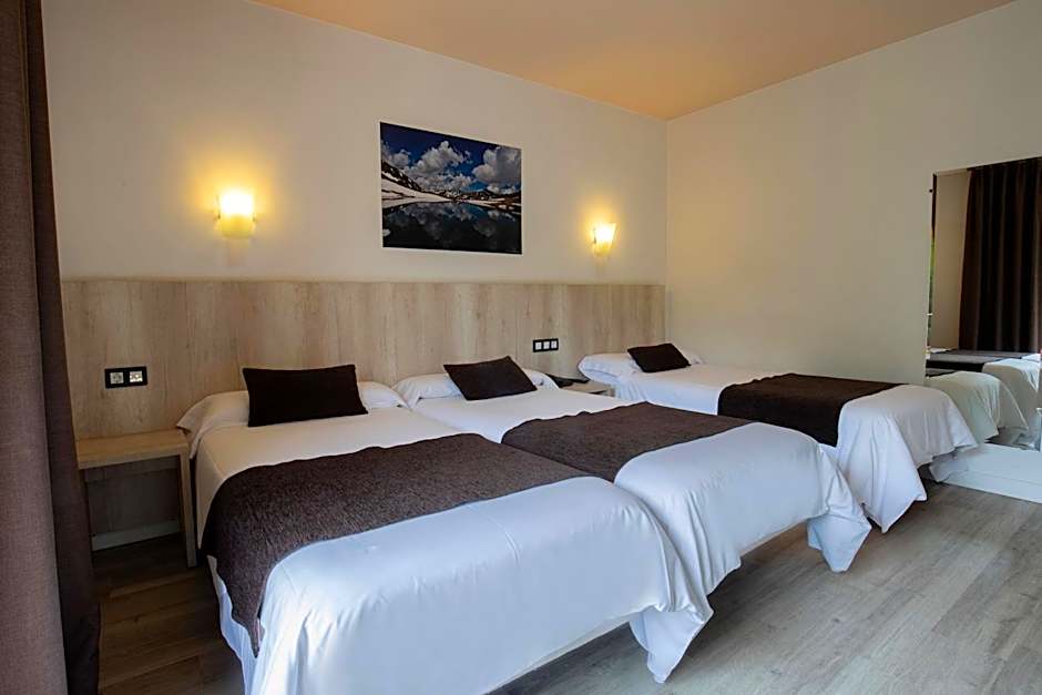 Photo 1 of 4 of Interior Triple Room