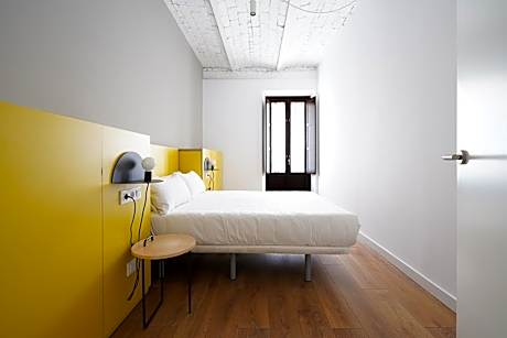 Large 1 Bedroom Apartment with Sofa Bed