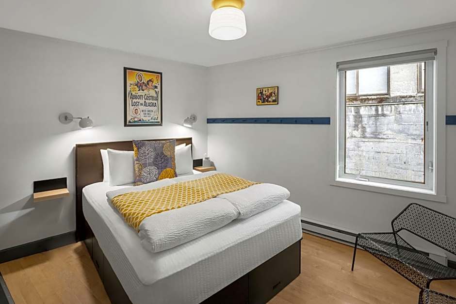 Photo 1 of 10 of Economy 1 Queen Bed