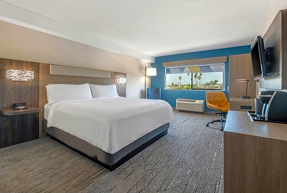 Holiday Inn Express San Diego South - National City By IHG