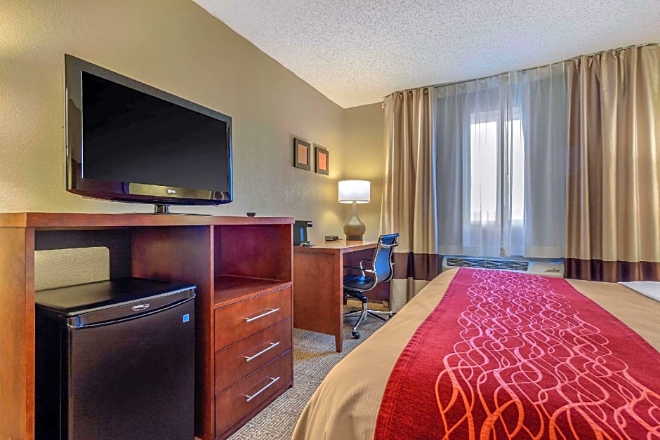 Comfort Inn & Suites Hays I-70