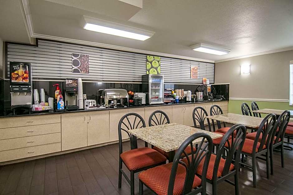 La Quinta Inn & Suites by Wyndham San Antonio Brooks City Base