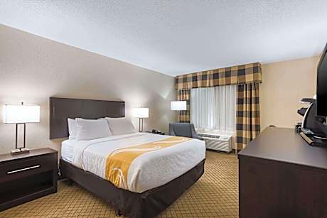1 Queen Bed, Nonsmoking, Accessible