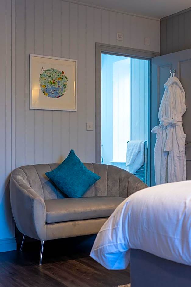 Photo 1 of 14 of 1 King Bed, Sea View