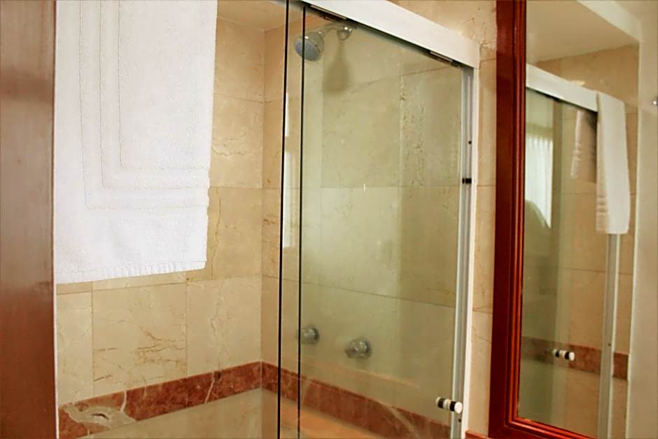 Condesa Suites