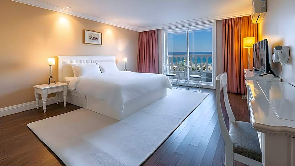 Yangyang Golden Bay Pension