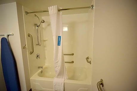 1 KNG ACCESSIBLE TUB NS