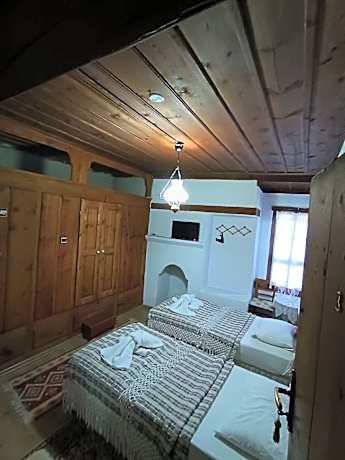 Twin Room with Private Bathroom