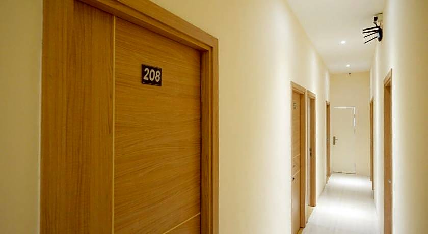 RedDoorz Plus @ Losari Makassar