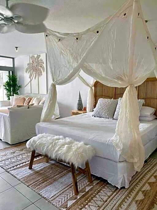 WanderLust - Little Slice of Heaven on Macrossan Str